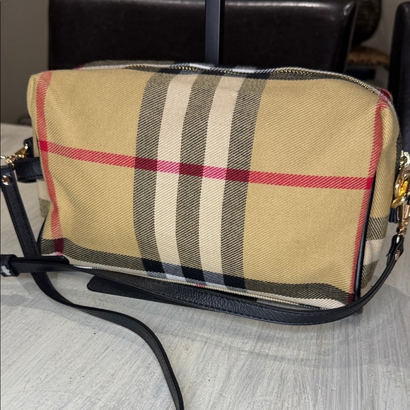 Source Unknown Handbags - Designer Beige and Black Crossbody Bag with Red Accents